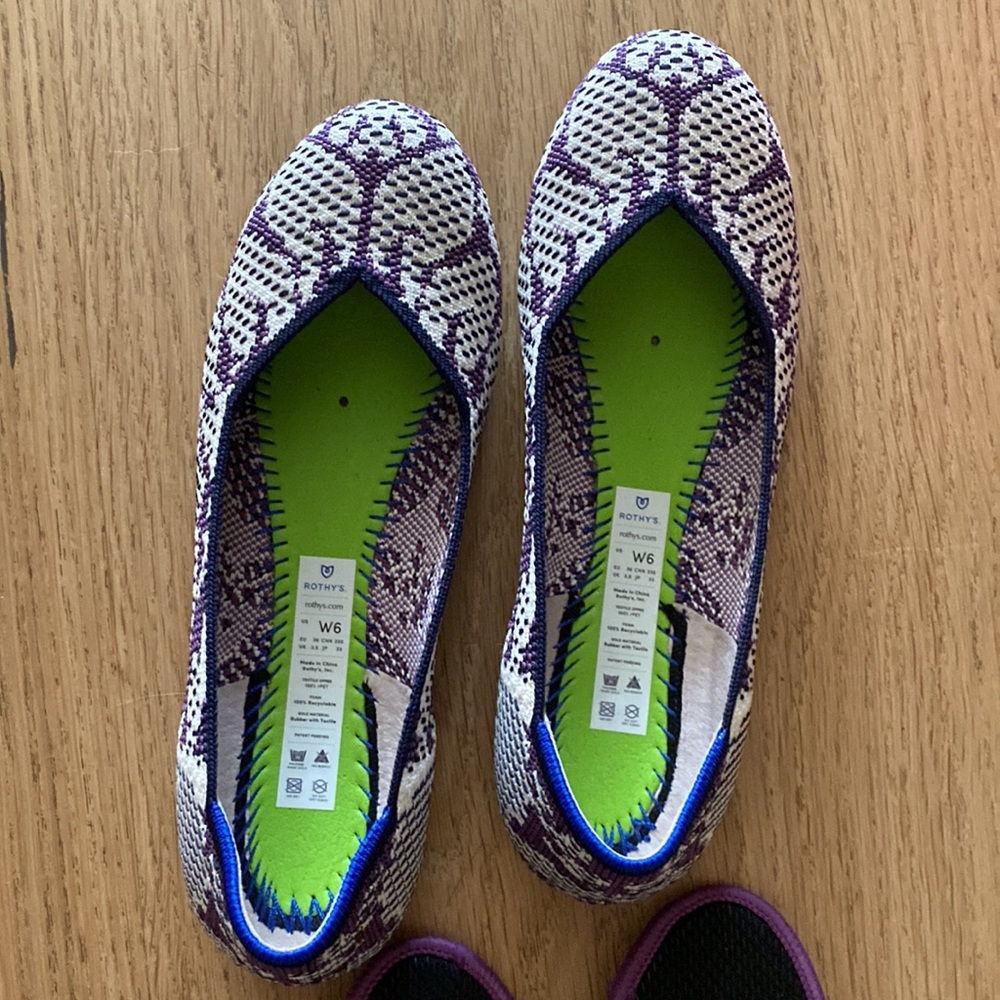 !! SOLD!! 🚨🌟🌟Rothys! - Picture 4 of 8